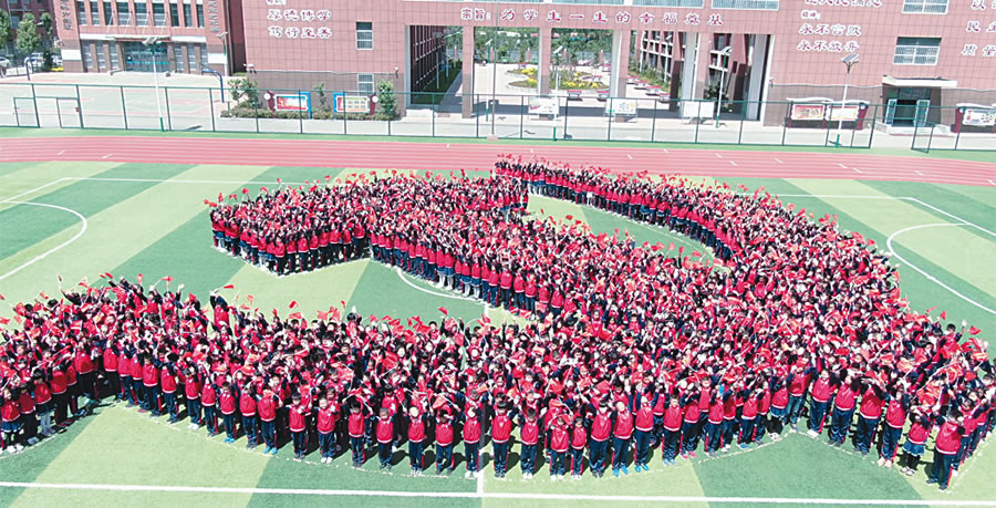 莘县东鲁小学全体学生向建党98周年献礼