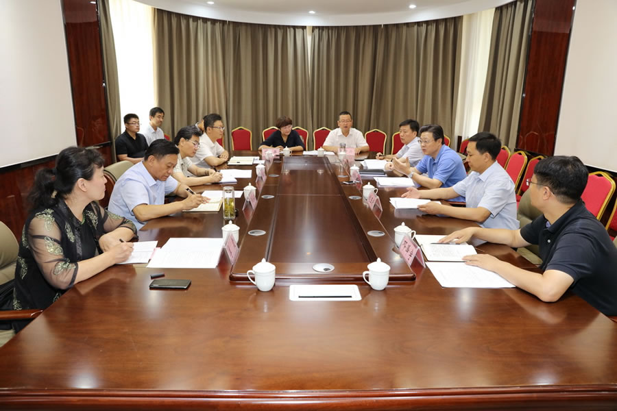 卢士斌等与新疆自治区自治区有关部门负责人就教育援疆工作进行座谈.