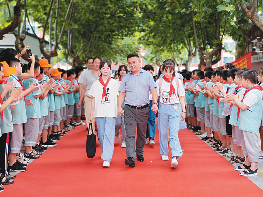 临沂银雀山小学举办2015级毕业典礼
